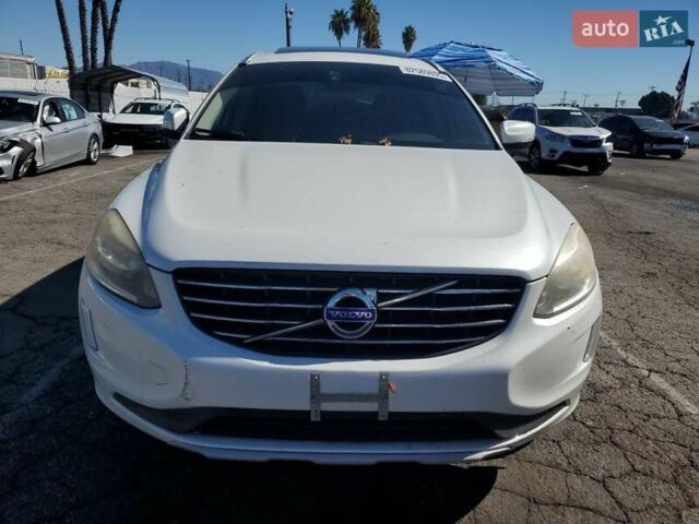 Вольво ХС60 2016 в Ровно на Automoto.ua Белый Вольво ХС60, объемом двигателя 2 л и пробегом 194 тыс. км за 2500 $, фото 4 на Automoto.ua