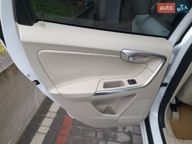 Белый Вольво ХС60, объемом двигателя 1.97 л и пробегом 182 тыс. км за 15400 $, фото 26 на Automoto.ua