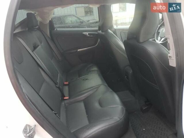 Белый Вольво ХС60, объемом двигателя 2.5 л и пробегом 124 тыс. км за 3000 $, фото 9 на Automoto.ua