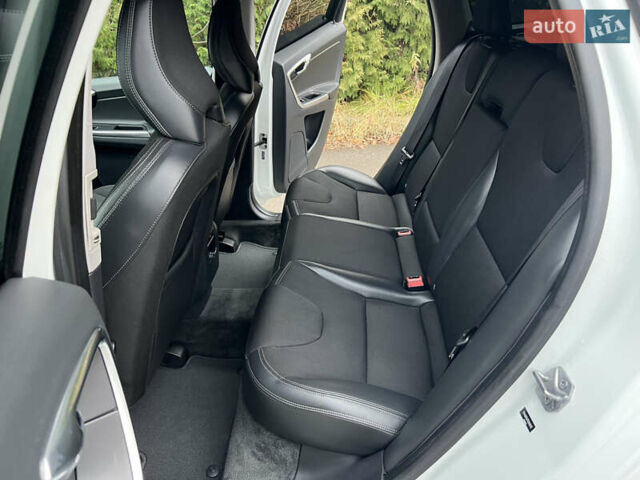 Білий Вольво ХС60, об'ємом двигуна 2 л та пробігом 200 тис. км за 14250 $, фото 51 на Automoto.ua