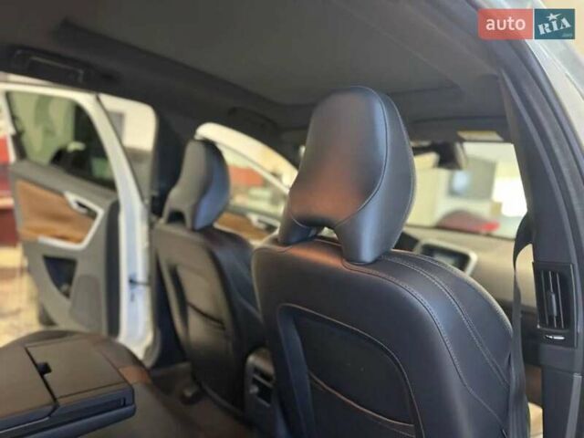 Белый Вольво ХС60, объемом двигателя 1.97 л и пробегом 158 тыс. км за 12850 $, фото 7 на Automoto.ua