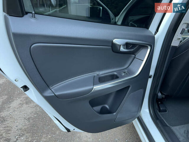 Білий Вольво ХС60, об'ємом двигуна 2 л та пробігом 200 тис. км за 14250 $, фото 22 на Automoto.ua