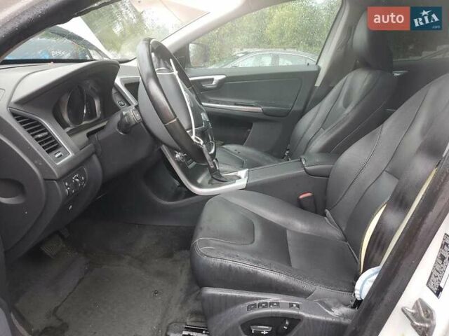 Белый Вольво ХС60, объемом двигателя 2.5 л и пробегом 124 тыс. км за 3000 $, фото 6 на Automoto.ua