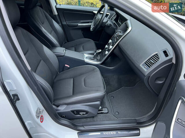 Білий Вольво ХС60, об'ємом двигуна 2 л та пробігом 200 тис. км за 14250 $, фото 43 на Automoto.ua