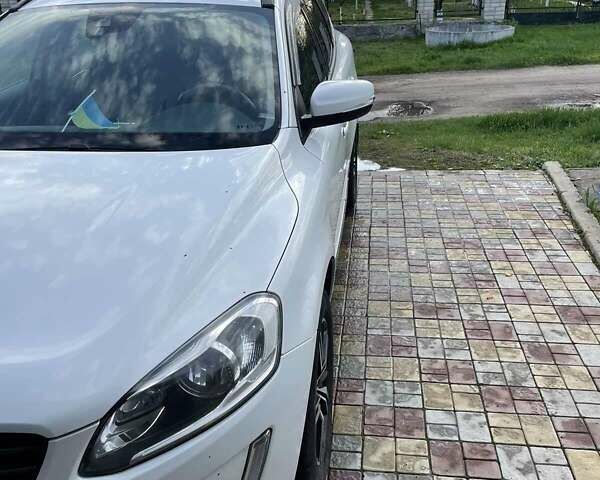 Белый Вольво ХС60, объемом двигателя 2 л и пробегом 300 тыс. км за 25500 $, фото 4 на Automoto.ua