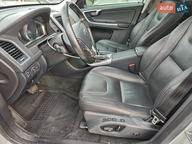 Белый Вольво ХС60, объемом двигателя 1.97 л и пробегом 142 тыс. км за 2000 $, фото 6 на Automoto.ua