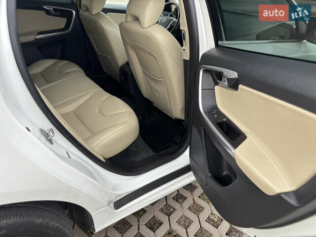 Белый Вольво ХС60, объемом двигателя 2 л и пробегом 137 тыс. км за 17390 $, фото 41 на Automoto.ua