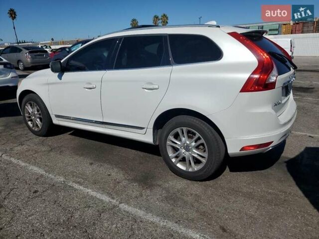 Вольво ХС60 2016 в Ровно на Automoto.ua Белый Вольво ХС60, объемом двигателя 2 л и пробегом 194 тыс. км за 2500 $, фото 2 на Automoto.ua