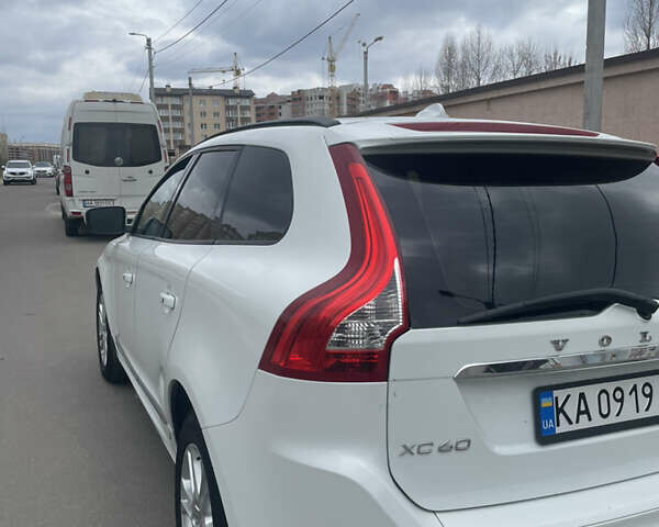 Белый Вольво ХС60, объемом двигателя 1.97 л и пробегом 223 тыс. км за 15500 $, фото 3 на Automoto.ua