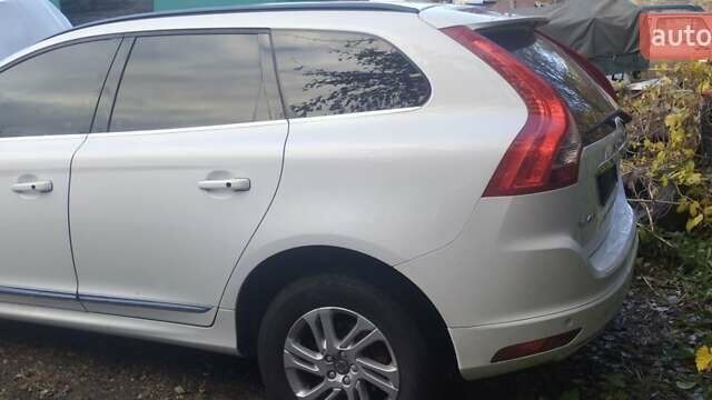 Белый Вольво ХС60, объемом двигателя 1.97 л и пробегом 222 тыс. км за 8500 $, фото 4 на Automoto.ua