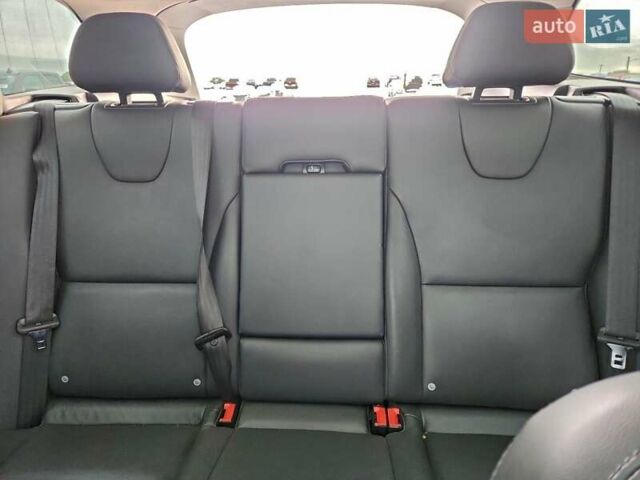 Белый Вольво ХС60, объемом двигателя 1.97 л и пробегом 142 тыс. км за 2000 $, фото 9 на Automoto.ua