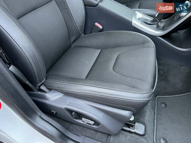 Білий Вольво ХС60, об'ємом двигуна 2 л та пробігом 200 тис. км за 14250 $, фото 44 на Automoto.ua