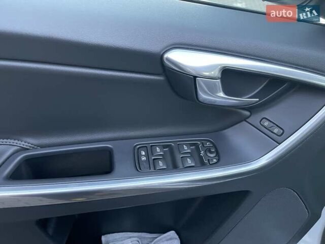 Белый Вольво ХС60, объемом двигателя 2.4 л и пробегом 270 тыс. км за 22650 $, фото 11 на Automoto.ua