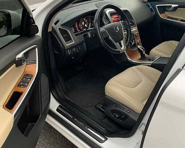 Білий Вольво ХС60, об'ємом двигуна 1.97 л та пробігом 124 тис. км за 14000 $, фото 17 на Automoto.ua