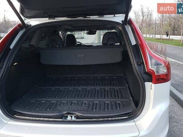 Білий Вольво ХС60, об'ємом двигуна 1.97 л та пробігом 63 тис. км за 17300 $, фото 1 на Automoto.ua