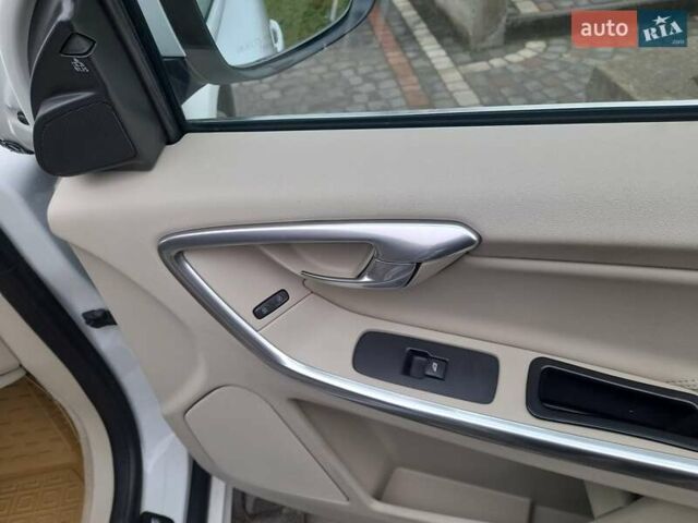 Белый Вольво ХС60, объемом двигателя 1.97 л и пробегом 182 тыс. км за 15400 $, фото 43 на Automoto.ua