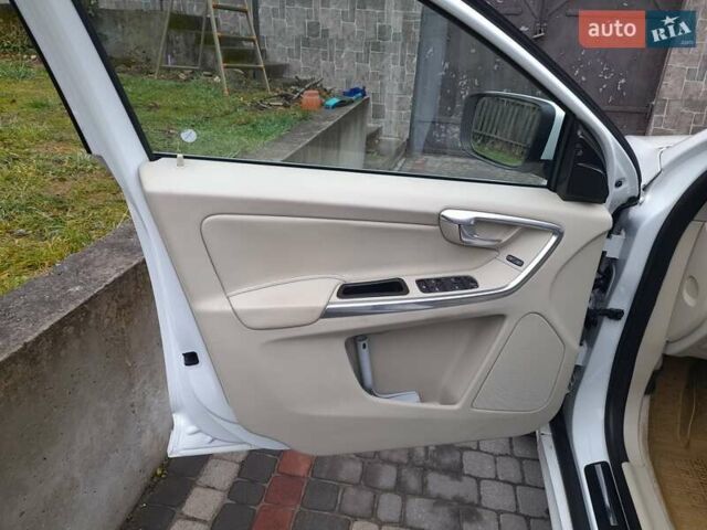 Белый Вольво ХС60, объемом двигателя 1.97 л и пробегом 182 тыс. км за 15400 $, фото 32 на Automoto.ua