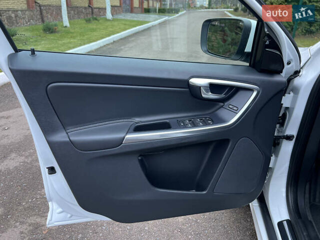 Білий Вольво ХС60, об'ємом двигуна 2 л та пробігом 200 тис. км за 14250 $, фото 16 на Automoto.ua