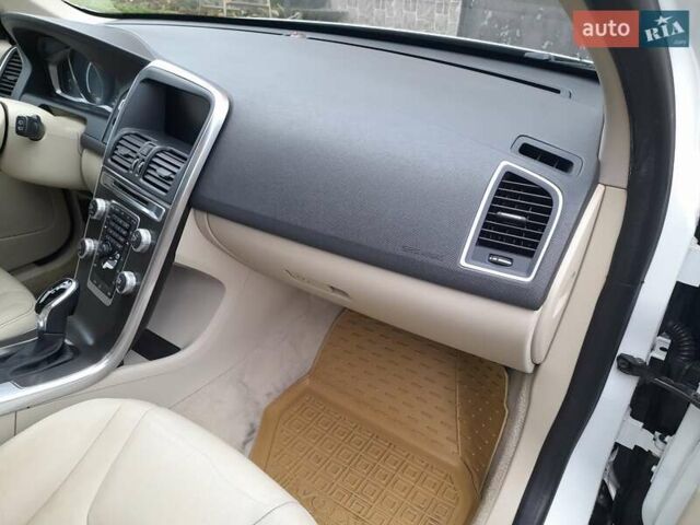 Белый Вольво ХС60, объемом двигателя 1.97 л и пробегом 182 тыс. км за 15400 $, фото 45 на Automoto.ua