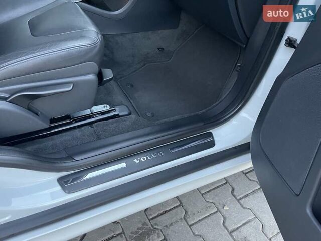 Белый Вольво ХС60, объемом двигателя 2.4 л и пробегом 270 тыс. км за 22650 $, фото 14 на Automoto.ua