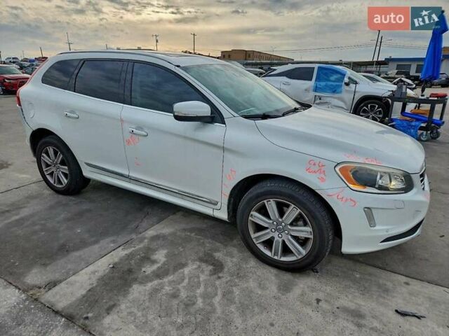 Белый Вольво ХС60, объемом двигателя 1.97 л и пробегом 142 тыс. км за 2000 $, фото 4 на Automoto.ua