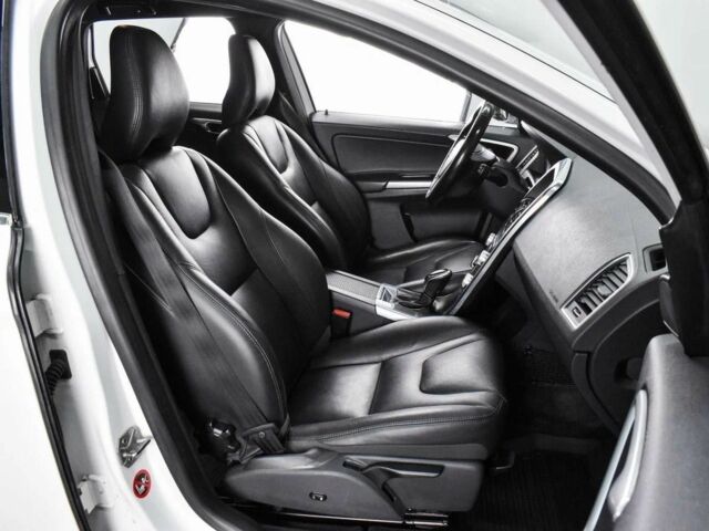 Белый Вольво ХС60, объемом двигателя 0 л и пробегом 98 тыс. км за 16900 $, фото 6 на Automoto.ua