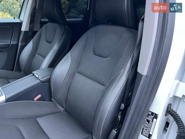 Білий Вольво ХС60, об'ємом двигуна 2 л та пробігом 200 тис. км за 14250 $, фото 20 на Automoto.ua