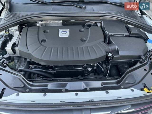 Белый Вольво ХС60, объемом двигателя 2.4 л и пробегом 270 тыс. км за 22650 $, фото 7 на Automoto.ua