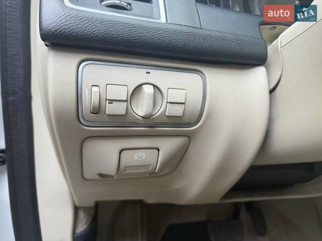 Білий Вольво ХС60, об'ємом двигуна 2.95 л та пробігом 171 тис. км за 18200 $, фото 28 на Automoto.ua