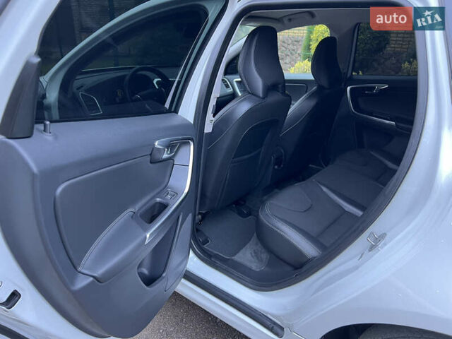 Білий Вольво ХС60, об'ємом двигуна 2 л та пробігом 200 тис. км за 14250 $, фото 23 на Automoto.ua