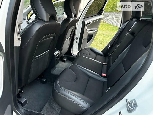 Белый Вольво ХС60, объемом двигателя 2 л и пробегом 240 тыс. км за 15500 $, фото 25 на Automoto.ua