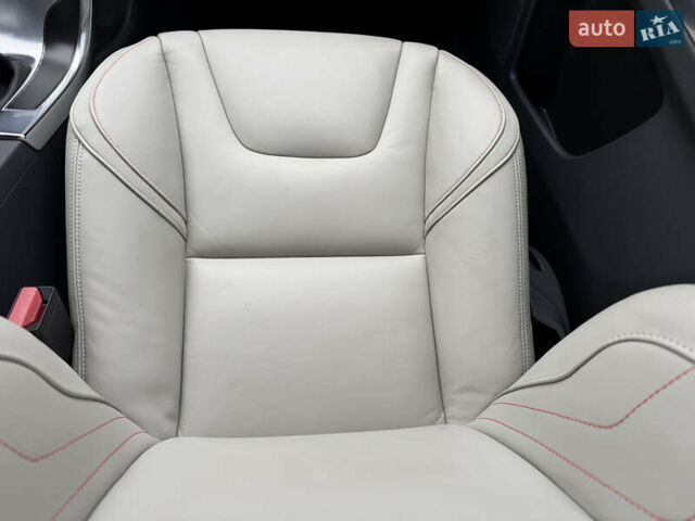 Белый Вольво ХС60, объемом двигателя 2.4 л и пробегом 57 тыс. км за 26500 $, фото 44 на Automoto.ua