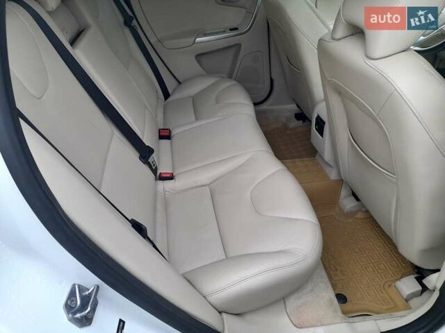 Белый Вольво ХС60, объемом двигателя 1.97 л и пробегом 182 тыс. км за 15400 $, фото 25 на Automoto.ua