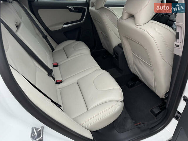 Белый Вольво ХС60, объемом двигателя 2.4 л и пробегом 57 тыс. км за 26500 $, фото 18 на Automoto.ua