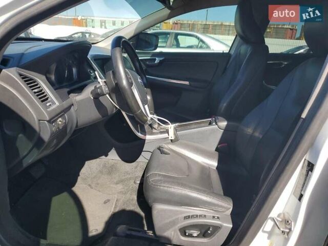 Вольво ХС60 2016 в Ровно на Automoto.ua Белый Вольво ХС60, объемом двигателя 2 л и пробегом 194 тыс. км за 2500 $, фото 7 на Automoto.ua