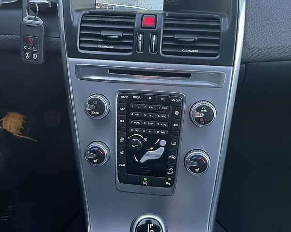 Белый Вольво ХС60, объемом двигателя 2.4 л и пробегом 270 тыс. км за 22650 $, фото 4 на Automoto.ua