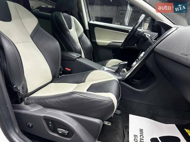 Білий Вольво ХС60, об'ємом двигуна 1.97 л та пробігом 82 тис. км за 23300 $, фото 12 на Automoto.ua