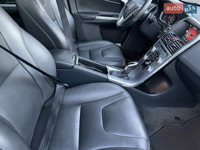 Белый Вольво ХС60, объемом двигателя 2.4 л и пробегом 270 тыс. км за 22650 $, фото 1 на Automoto.ua