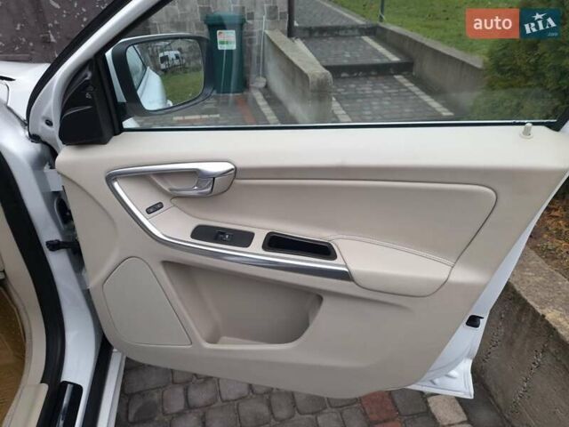 Белый Вольво ХС60, объемом двигателя 1.97 л и пробегом 182 тыс. км за 15400 $, фото 42 на Automoto.ua