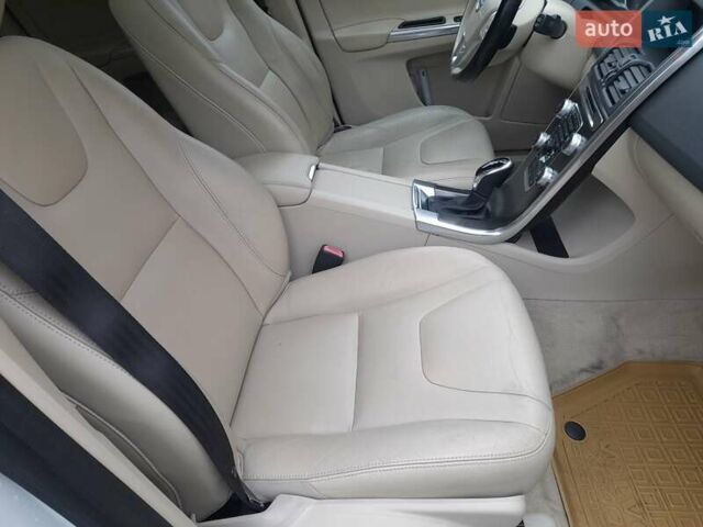 Белый Вольво ХС60, объемом двигателя 1.97 л и пробегом 182 тыс. км за 15400 $, фото 46 на Automoto.ua