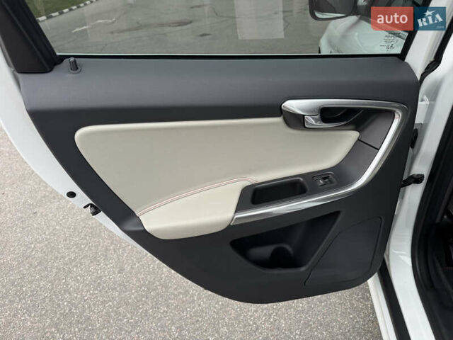 Белый Вольво ХС60, объемом двигателя 2.4 л и пробегом 57 тыс. км за 26500 $, фото 31 на Automoto.ua