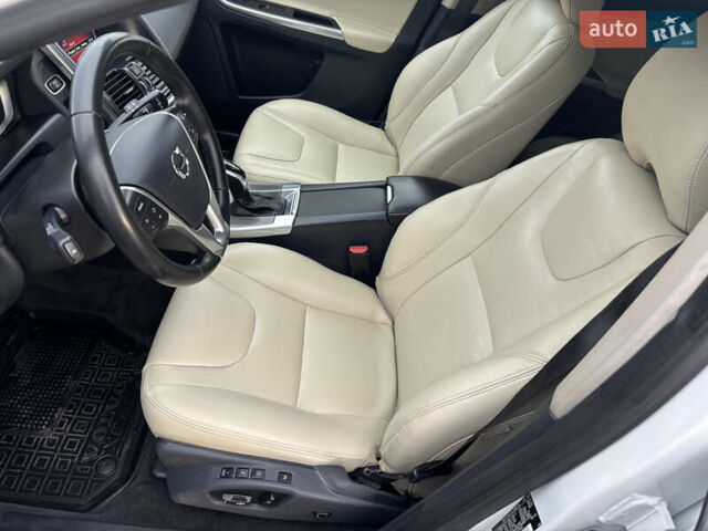Белый Вольво ХС60, объемом двигателя 2 л и пробегом 137 тыс. км за 17390 $, фото 46 на Automoto.ua
