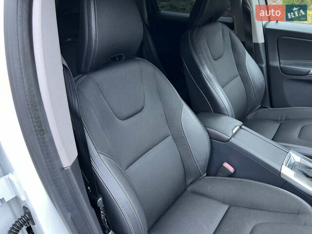 Білий Вольво ХС60, об'ємом двигуна 2 л та пробігом 200 тис. км за 14250 $, фото 45 на Automoto.ua