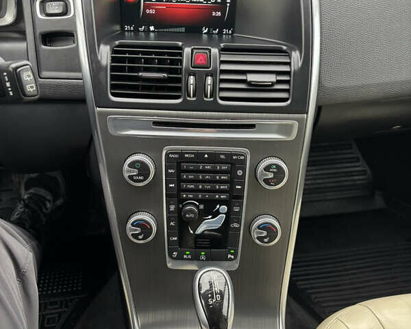 Белый Вольво ХС60, объемом двигателя 2 л и пробегом 137 тыс. км за 17390 $, фото 49 на Automoto.ua