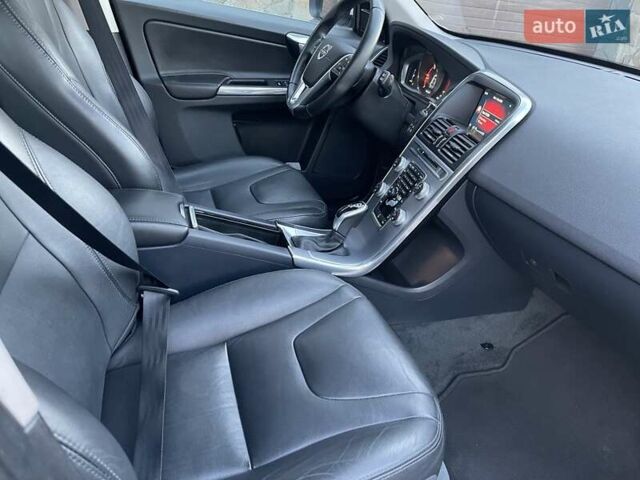 Белый Вольво ХС60, объемом двигателя 2.4 л и пробегом 270 тыс. км за 22650 $, фото 15 на Automoto.ua