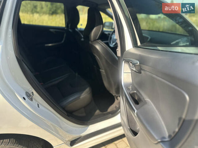 Білий Вольво ХС60, об'ємом двигуна 2 л та пробігом 225 тис. км за 13800 $, фото 13 на Automoto.ua