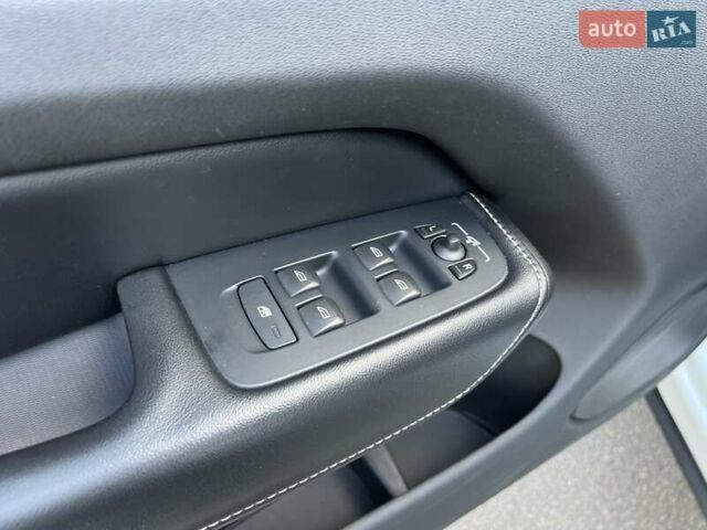 Белый Вольво ХС60, объемом двигателя 2 л и пробегом 330 тыс. км за 25900 $, фото 31 на Automoto.ua