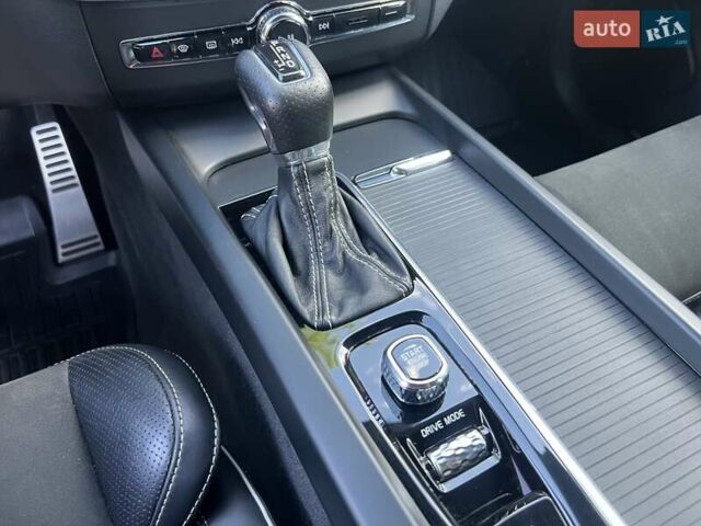 Белый Вольво ХС60, объемом двигателя 2 л и пробегом 330 тыс. км за 25900 $, фото 27 на Automoto.ua