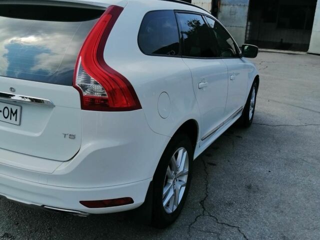 Белый Вольво ХС60, объемом двигателя 2 л и пробегом 395 тыс. км за 13500 $, фото 2 на Automoto.ua