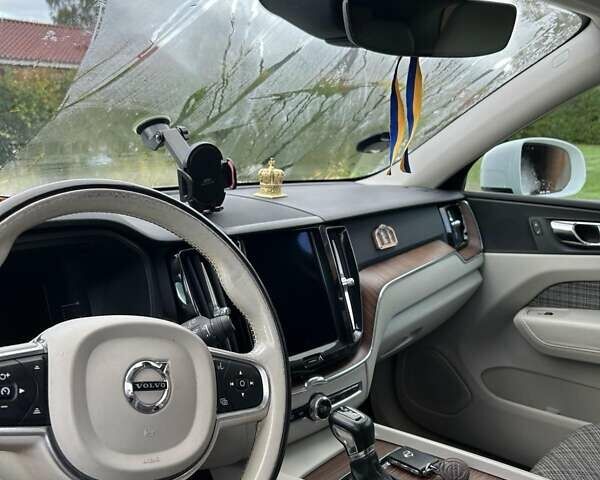 Белый Вольво ХС60, объемом двигателя 1.97 л и пробегом 223 тыс. км за 25808 $, фото 2 на Automoto.ua